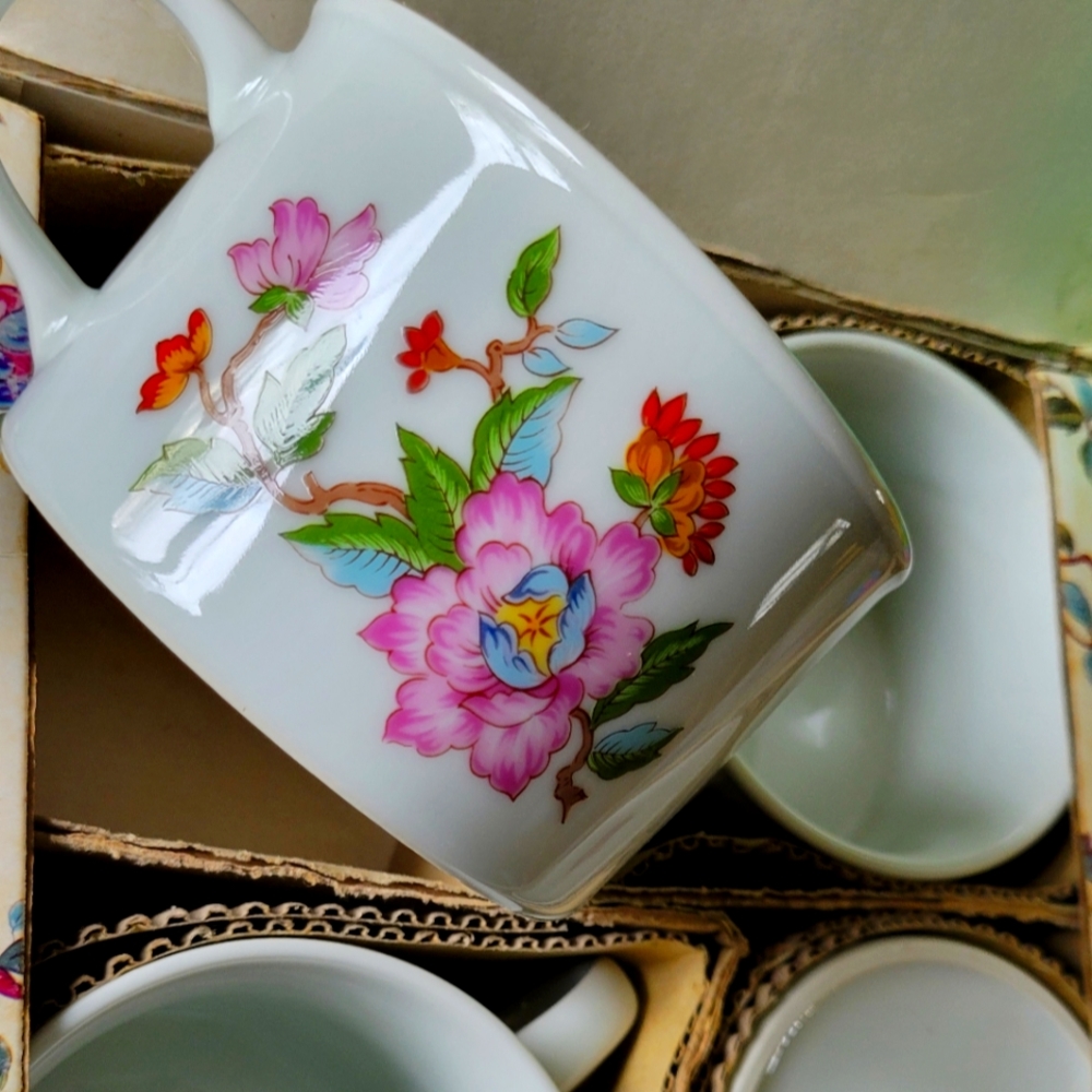 VINTAGE CUPS